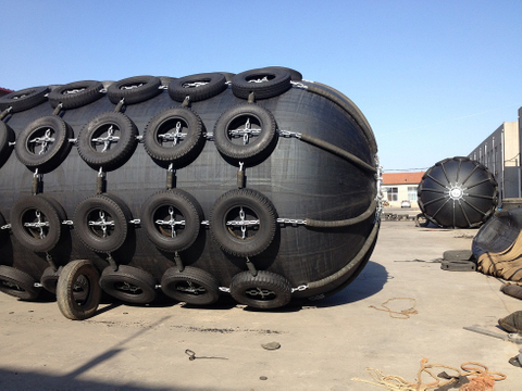 Yokohama Fenders Pneumatic Rubber Fender With Chains and Tire Nets